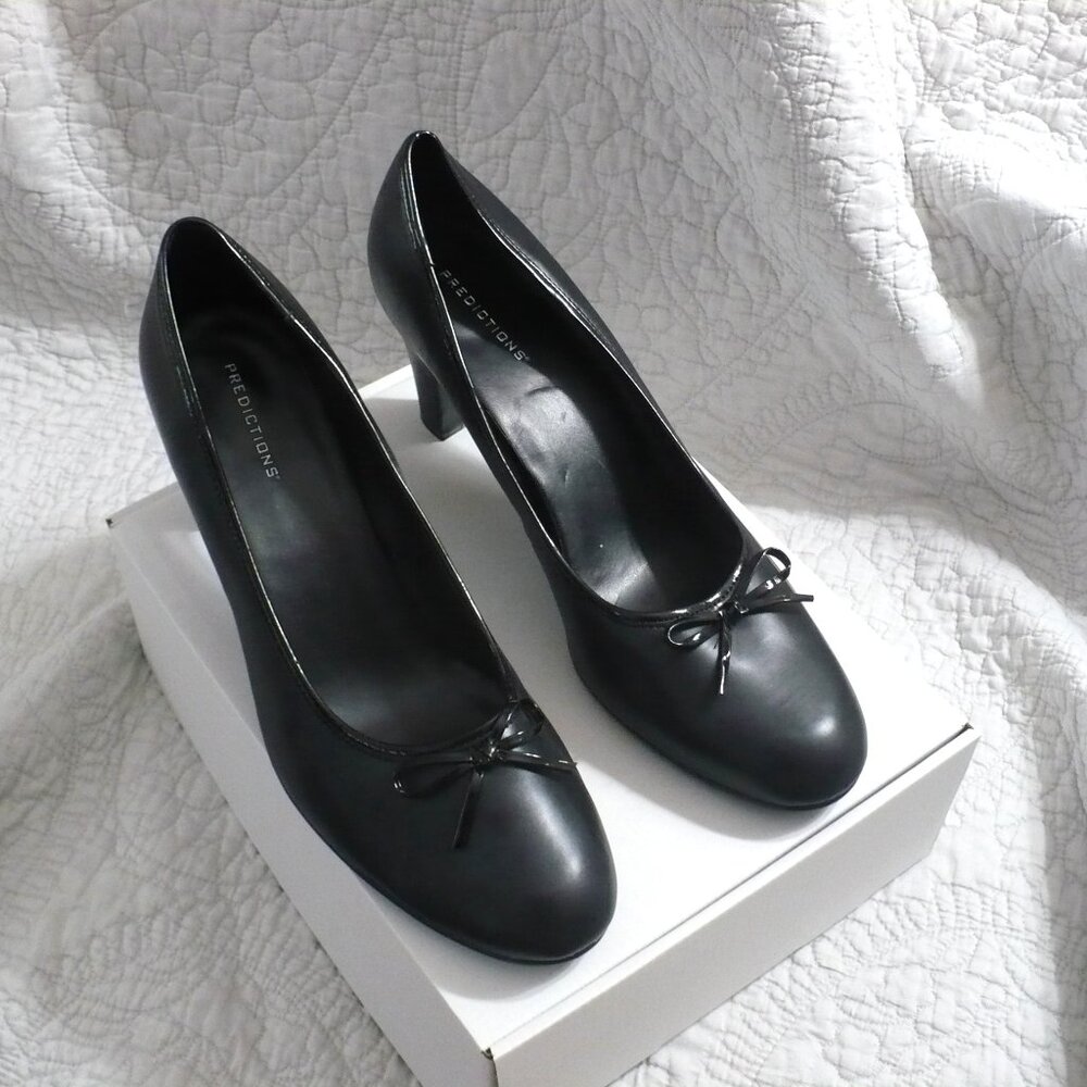NEW WITHOUT BOX- PREDICTIONS BLACK 3" HEELS WITH PATENT TRIM AND BOW-SIZE 13 W
